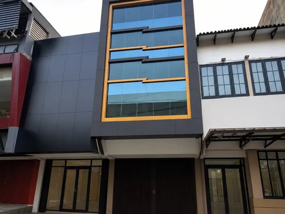 Disewakan Ruko 3 Lantai sudah ada lift barang Boulevard Raya Kelapa Gading jakarta utara