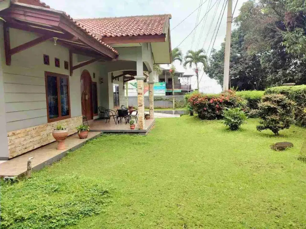 RUMAH PINGGIR JALAN RAYA, HALAMAN LUAS BISA DIJADIKAN VILLA DI CIAWI, SUKAMAHI, MEGA MENDUNG, JAWA BARAT