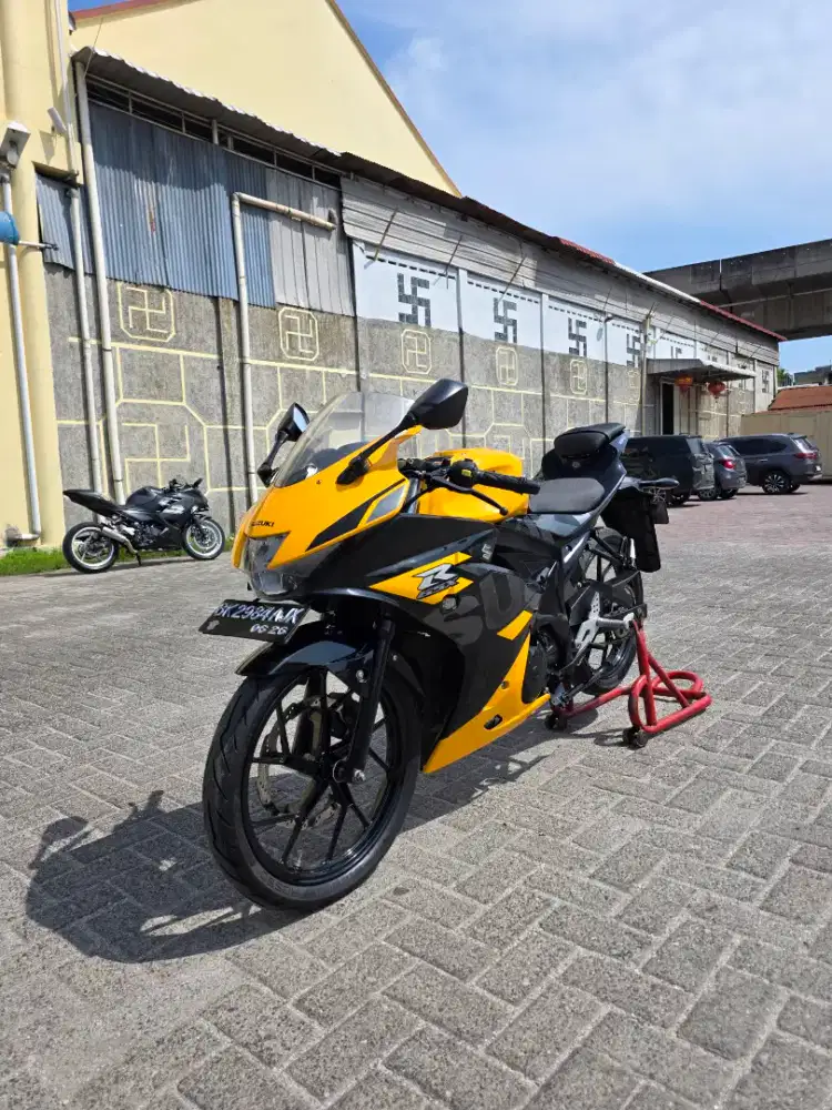 Suzuki GSX R150 Kuning 2021