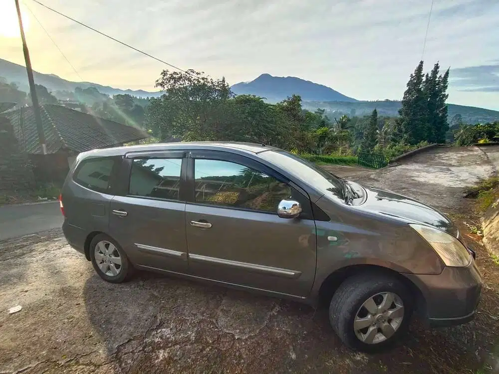 Nissan Livina 2010 Bensin