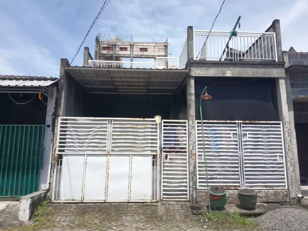 Dijual rumah 2 lantai area menganti gresik