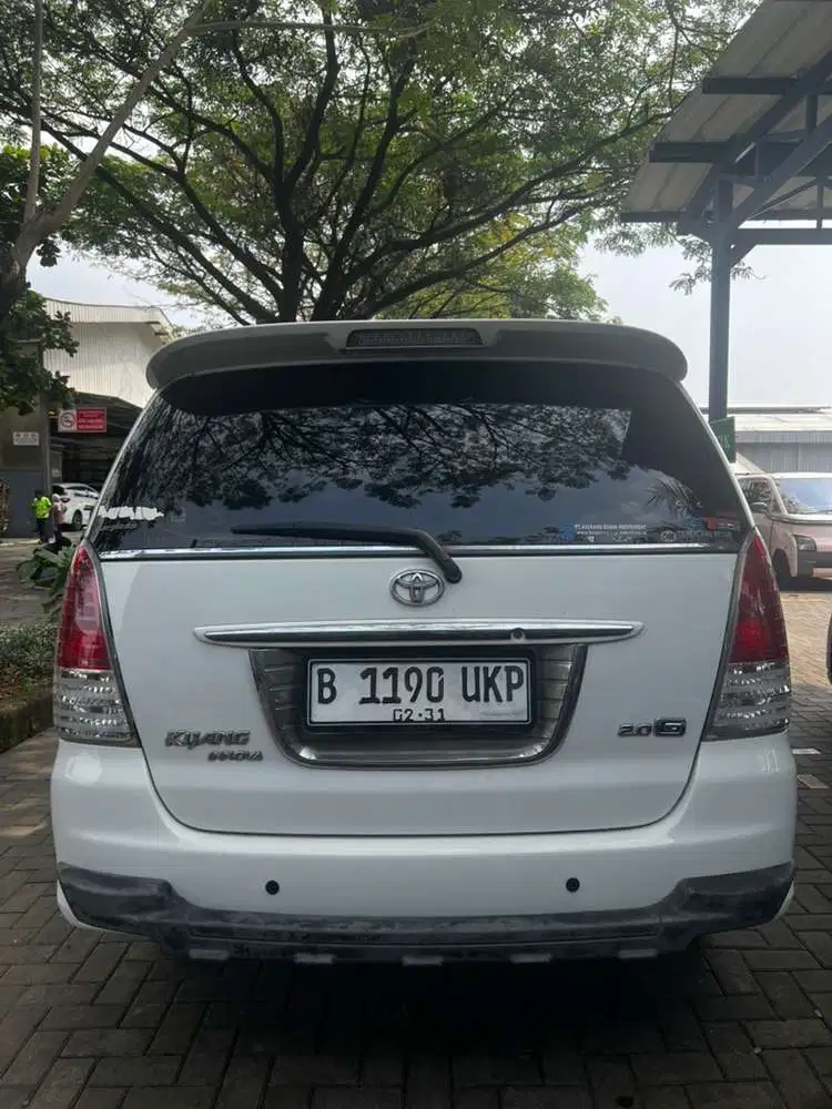 Toyota Kijang Innova 2011 Bensin SECOND