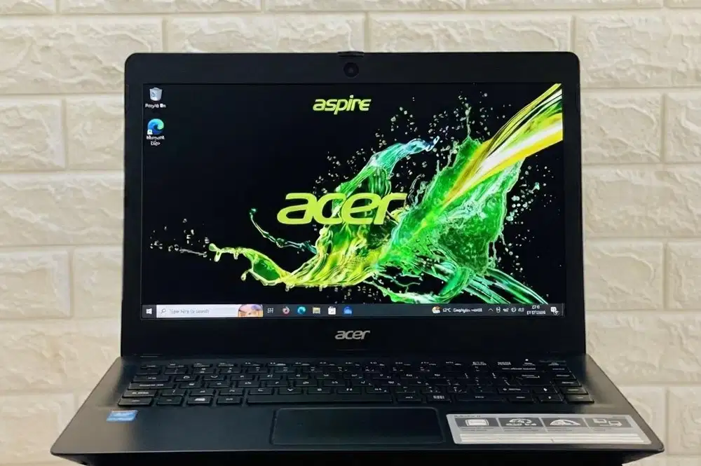 LAPTOP ACER ASPIRE INTEL CORE i3 RAM 8 GB SSD KENCANG MULUS LIKE NEW