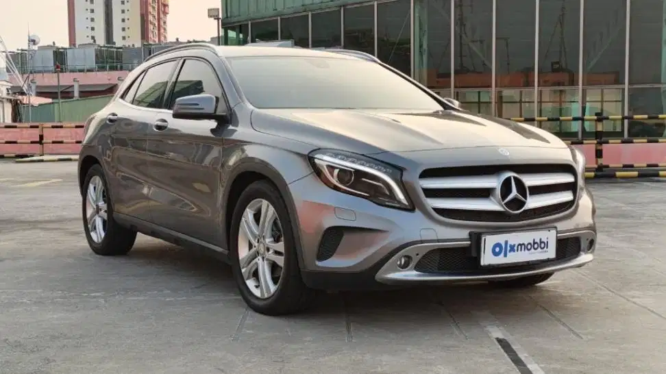 KM Rendah - Mercedes-Benz GLA200 1.6 Bensin-AT 2015