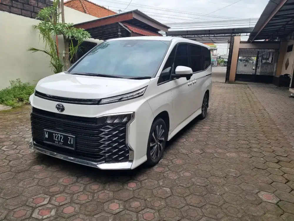 TOYOTA VOXY 2.0 CVT TSS TAHUN 2022 ISTIMEWA