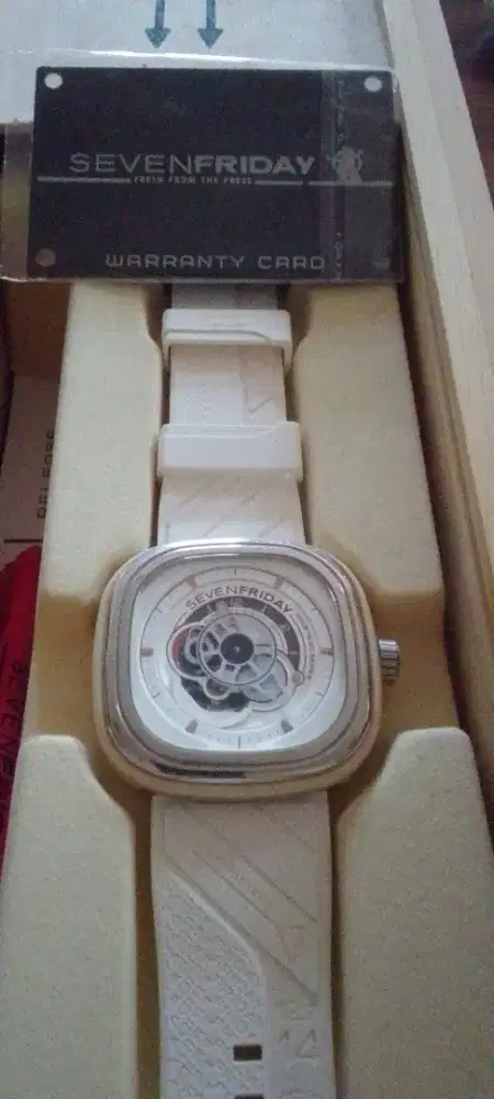 Jam tangan Seven Friday,