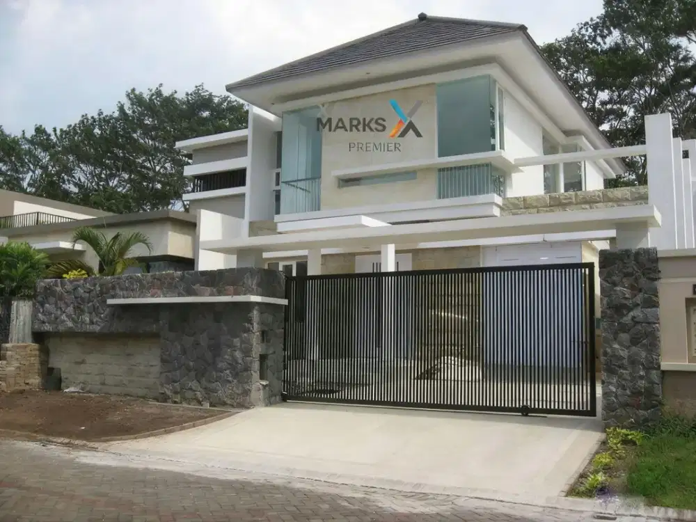 Dijual Rumah Mewah Furnished di Araya  Golf Malang Lingkungan Nyaman