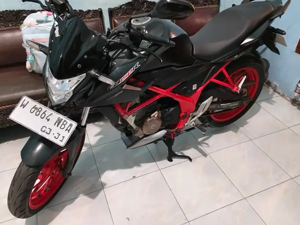 Honda cb150r xe