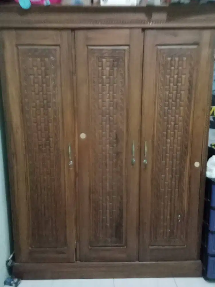 LEMARI JATI 3 PINTU MINIMALIS
