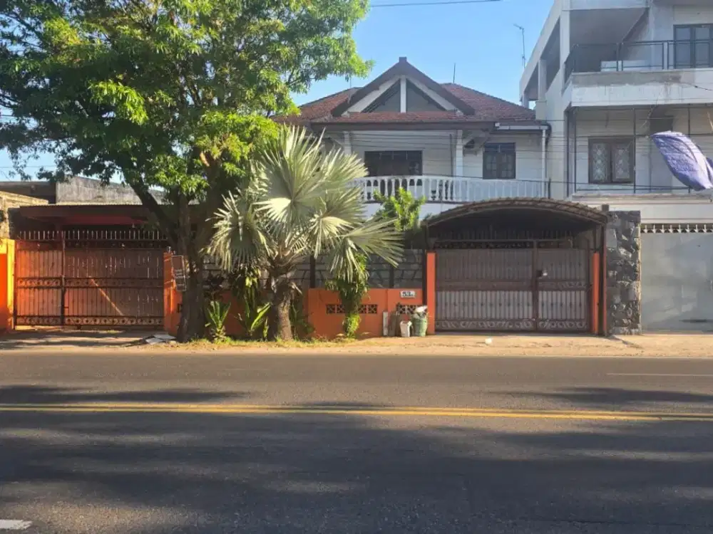 Rumah Strategis 2 Lantai di Jl. Adi Sucipto, Colomadu, Solo