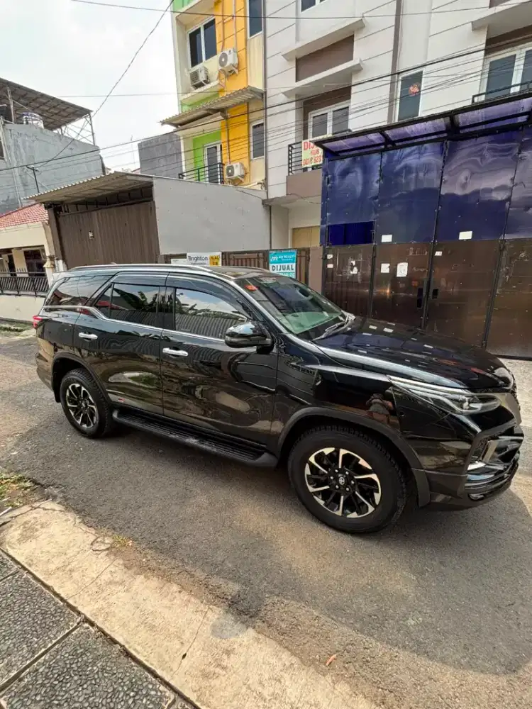 Fortuner 2,4 VRZ 
2021