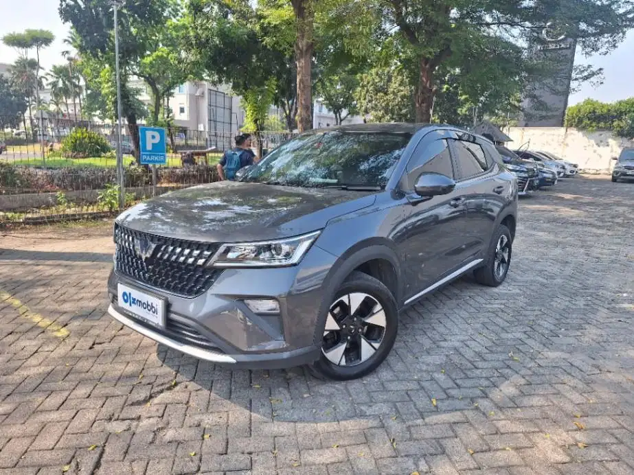 LOW DP Wuling Alvez 1.5 CE Bensin-AT 2023 UIY