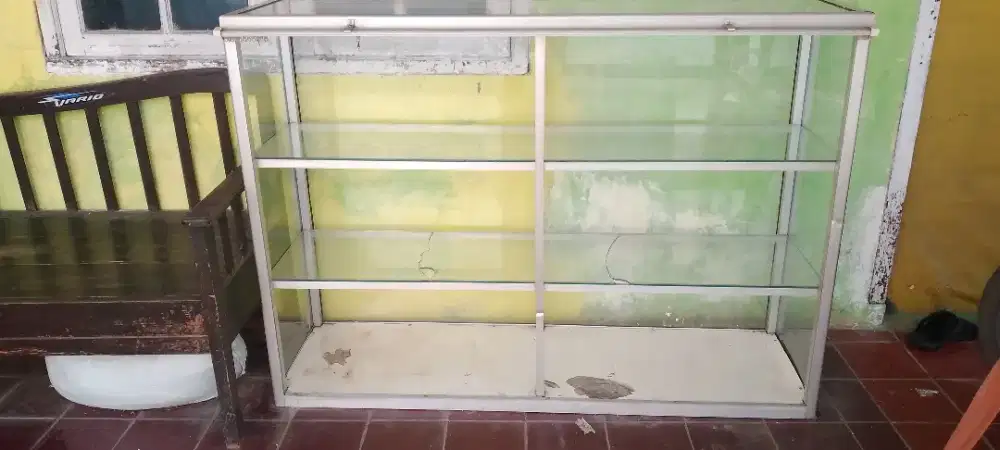 Jual murah Etalase Kaca Masih Kokoh MSH LYK PAKE MSH BSA DIPAKE