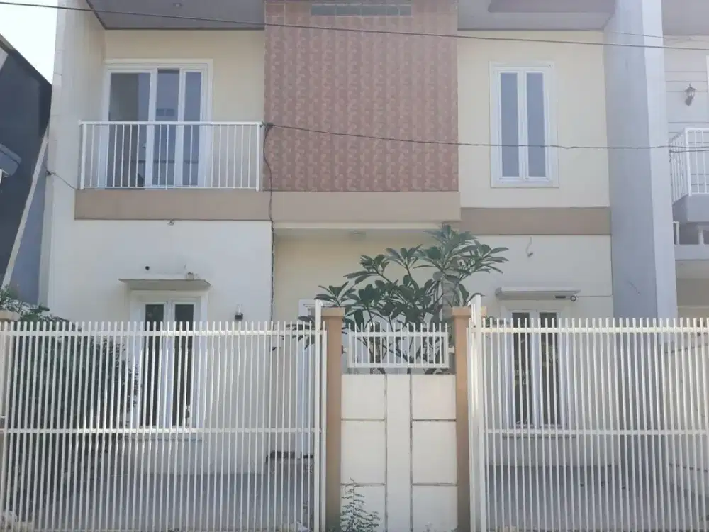 Disewakan Rumah 2 Lantai Kosongan di RUNGKUT ASRI Dekat Merr Dan Kampus UPN Surabaya