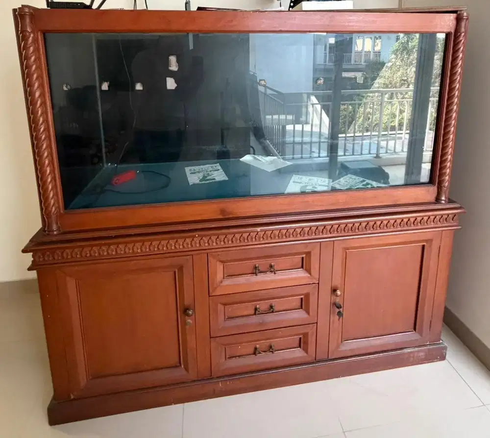 Dijual Aquarium / akuarium bahan kayu Jati besar