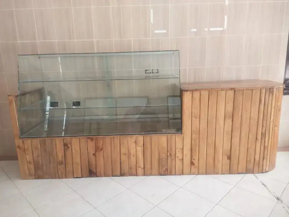 ETALASE KACA+MEJA KAYU