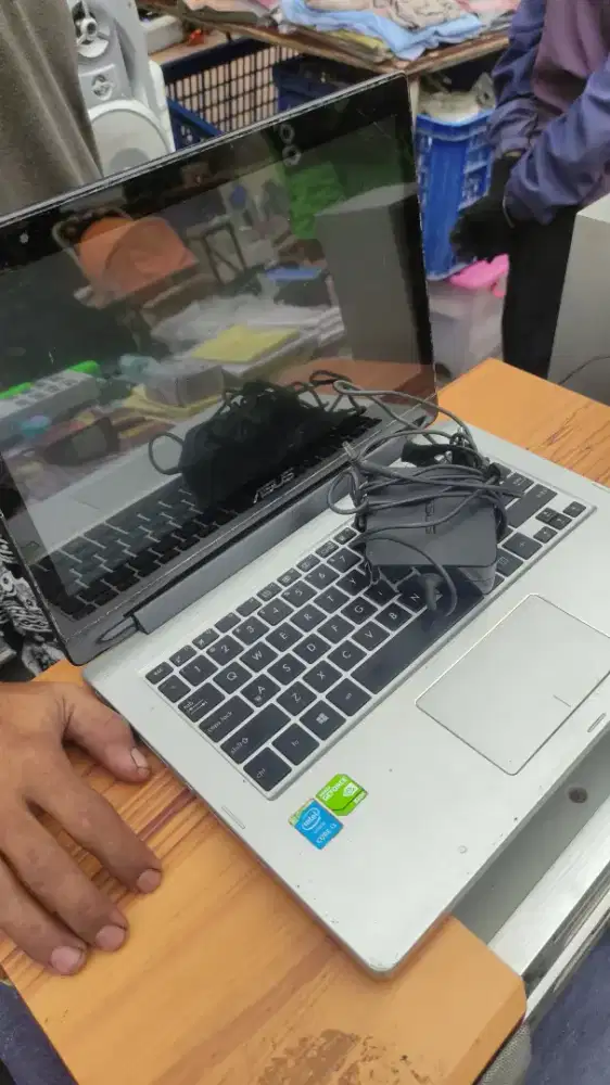 Laptop Asus TP300l core i3