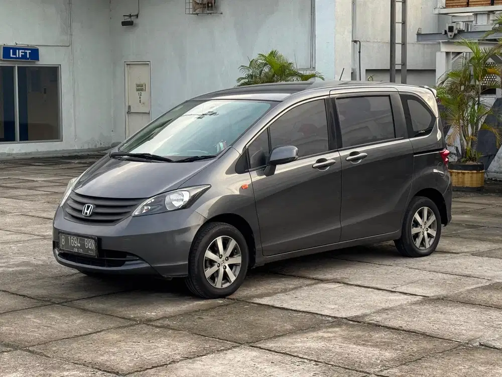 Honda Freed SD AT Matic 2011 / 2012 Plat Genap Terawat