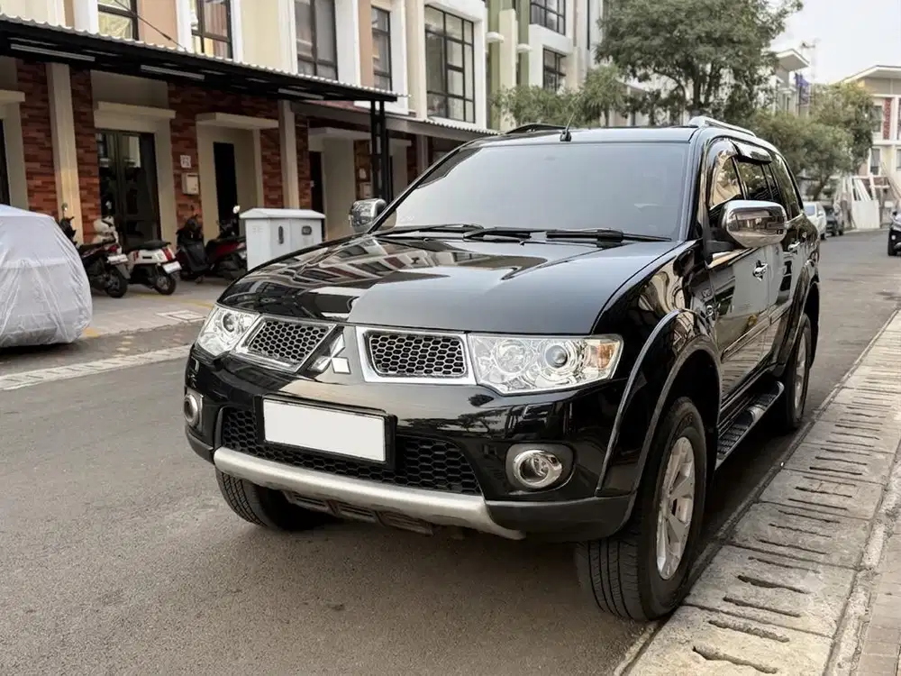 Mitsubishi Pajero Sport Dakar 2.5 DID Diesel Th 2013 NIK 2012 Hitam