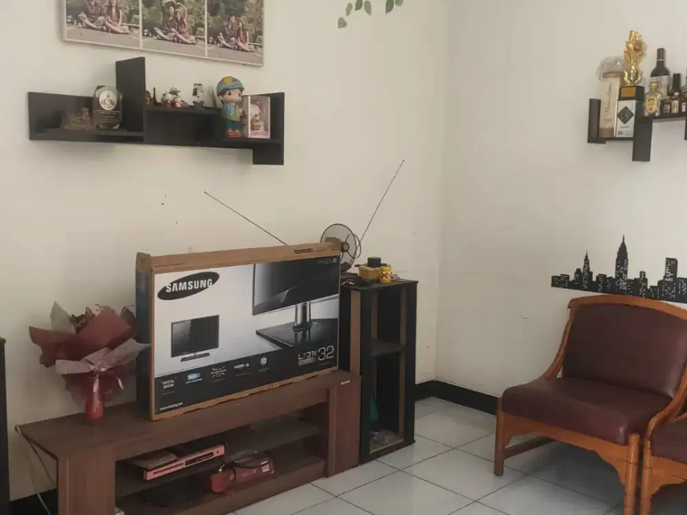 TERMURAH DISEWAKAN RUMAH TAMAN HOLIS INDAH 2 (THI 2) BANDUNG SEMI FURNISH