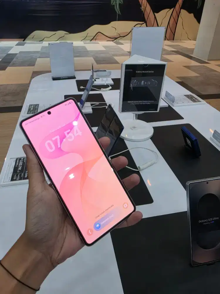 Samsung Galaxy Z Flip 8