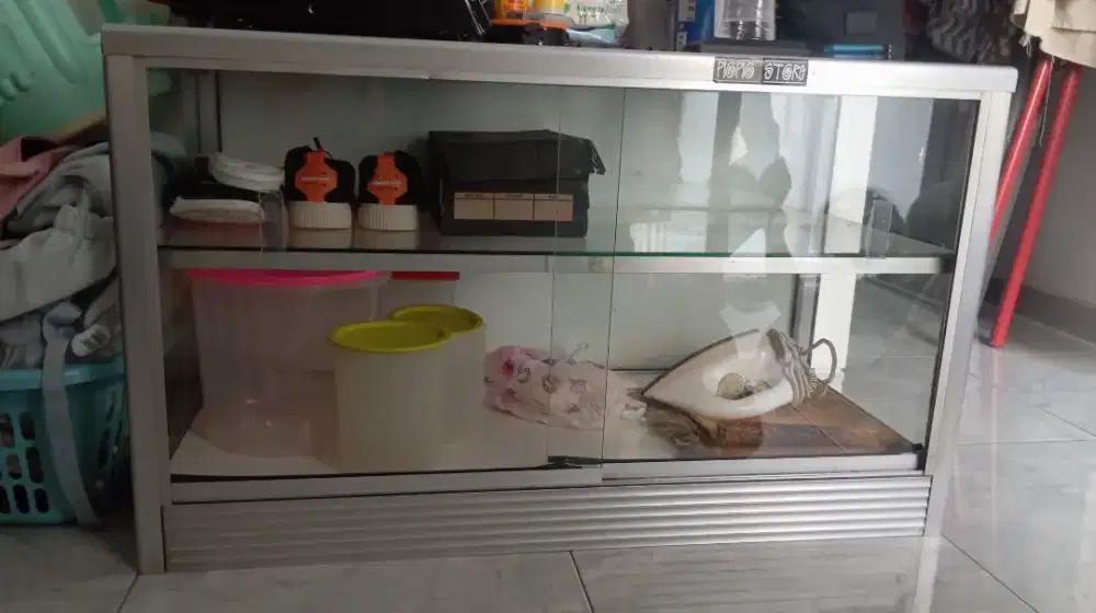 DIJUAL ETALASE 2 TINGKAT