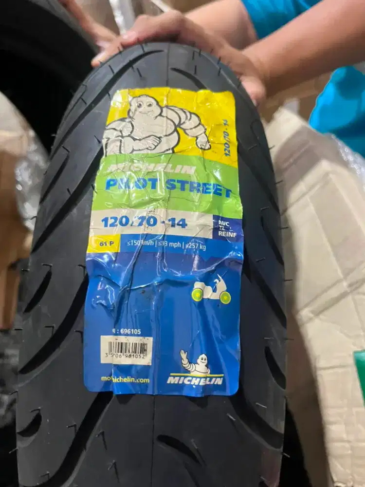 Ban michelin 120 70 ring 14