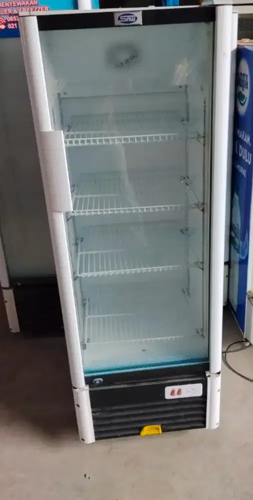 Showcase 4 rak Like new