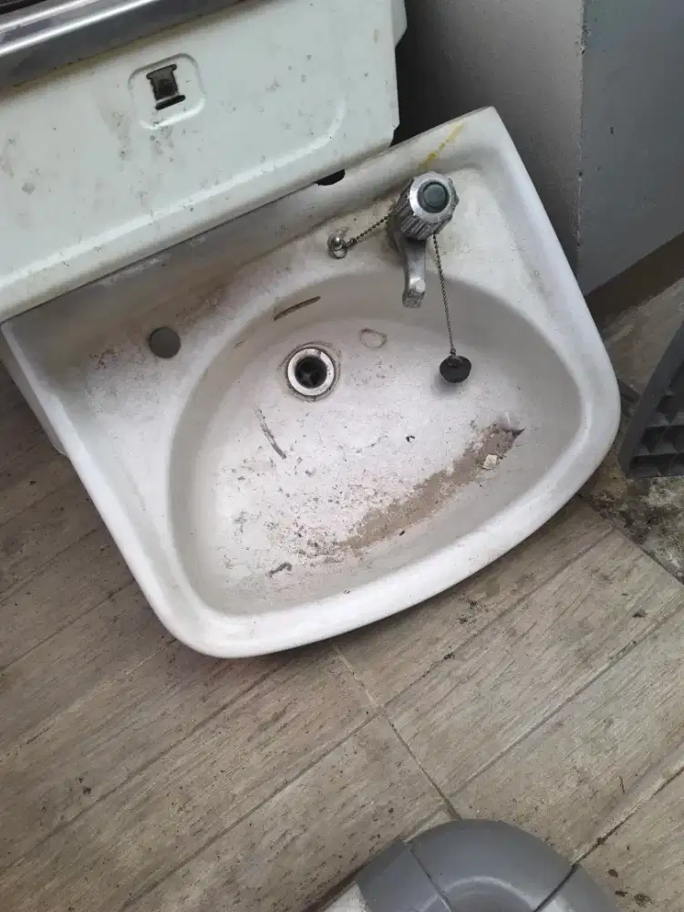 Sink bekas TOTO