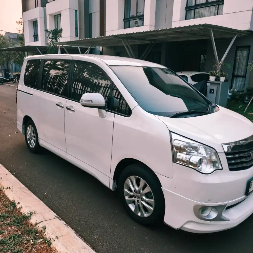 Dijual Toyota Nav-1 V Limited (istimewa)