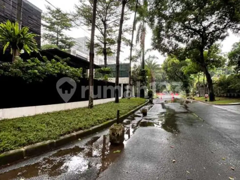Disewakan Rumah Sudah Renovasi Semi Furnished SHM di Senjaya Ii
