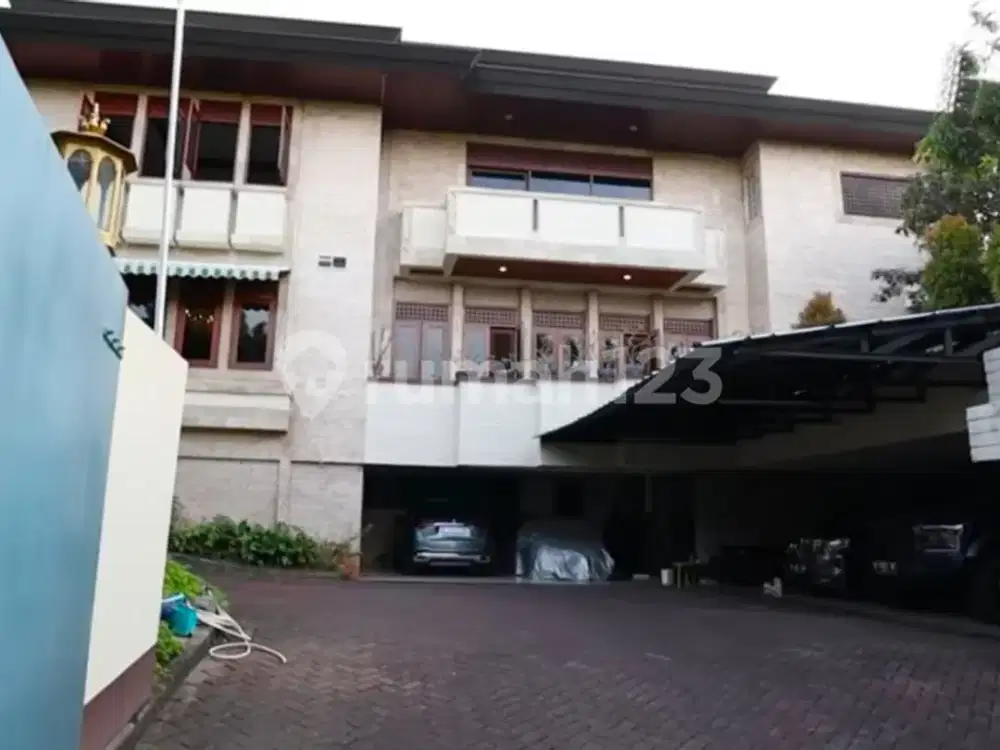 Dijual Rumah di Jl. Bukit Golf 2 Lantai SHM Bagus l