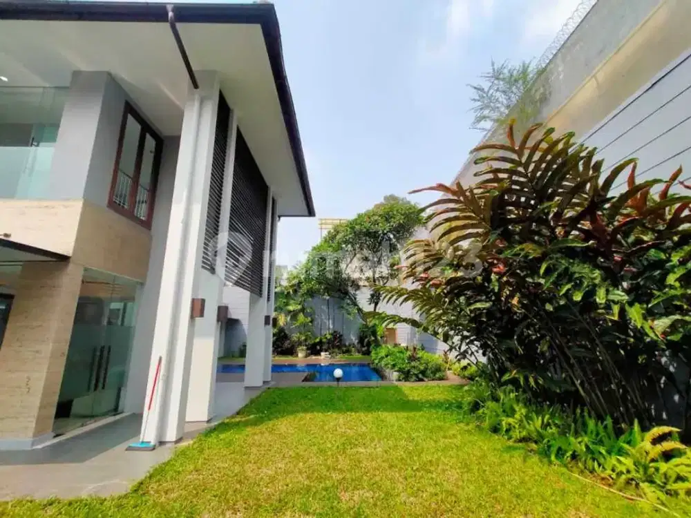 Disewakan Rumah 2 Lt Bagus Semi Furnished SHM di Jl Widya Chandra