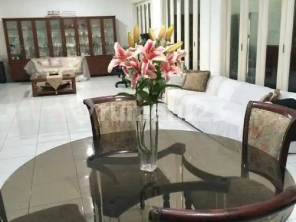 Rumah Lama Terawat Dan Strategis, SHM di Jalan Gaharu Dijual