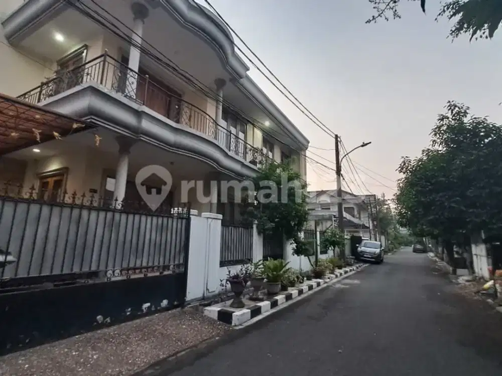 Jual Rumah 2 Lantai Siap Huni Terawat di Pulo Asem, Sertifikat Hak Milik, Luas Tanah 175M2 Luas Bangunan 224M2 Rp 4.6 M Nego, Jalan Lebar 2 Mobil, Kom