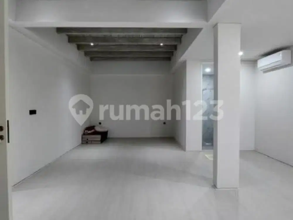 Brand New House Dua Lantai di Senopati Jakarta Selatan Dijual
