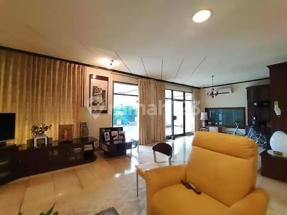 Rumah Lama Terawat Dan Sangat Strategis di Panglima Polim Dijual