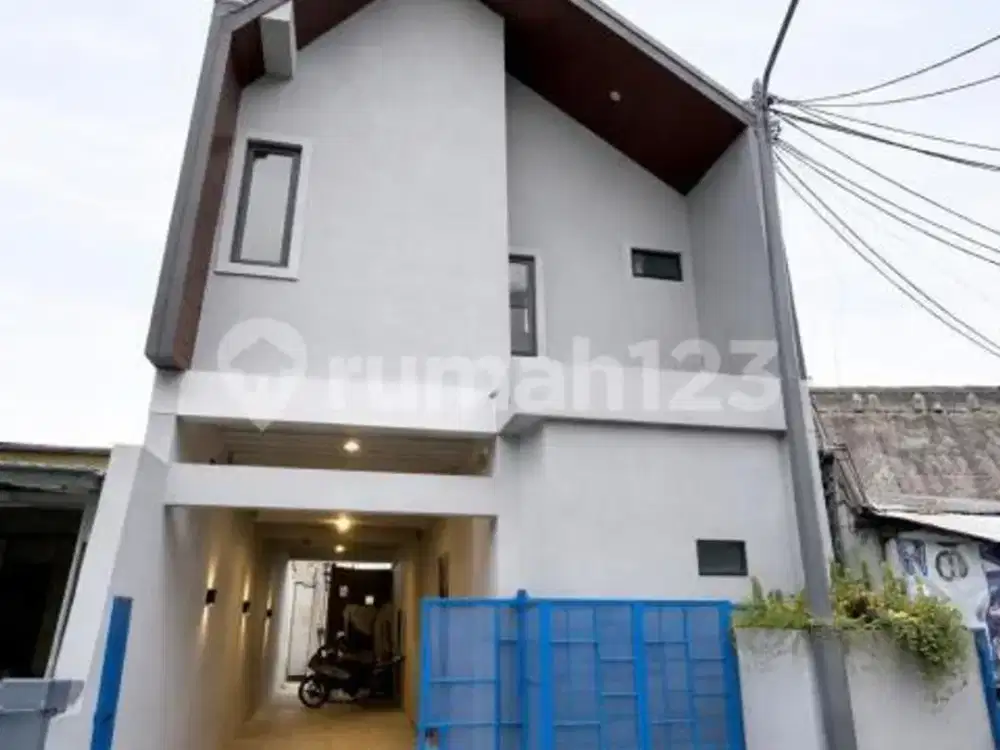 Jual Rumah Baru Renov 2 Lantai Harga Bagus Lokasi Strategis di Cipinang Dekat ke Pusat Kota Sertifikat Hak Milik Harga 2,4 M Nego
