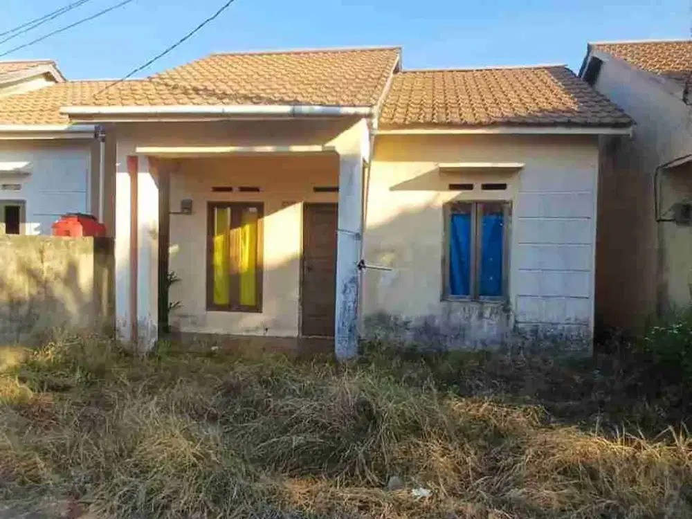 dijual rumah siap huni dalam kawasan komplek dengan akses mudah ke pusat kota di Jl. Srikandi