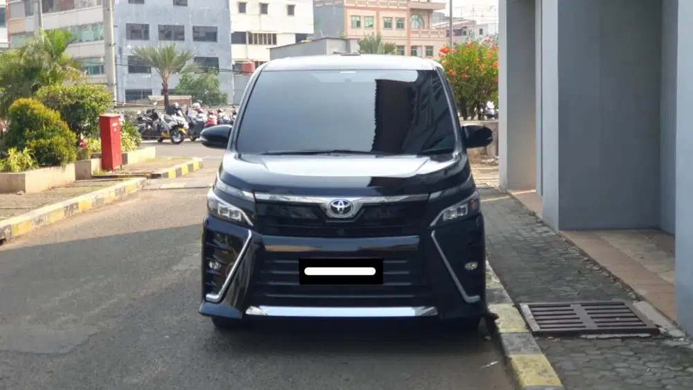Toyota voxy 2020 hitam sunroof