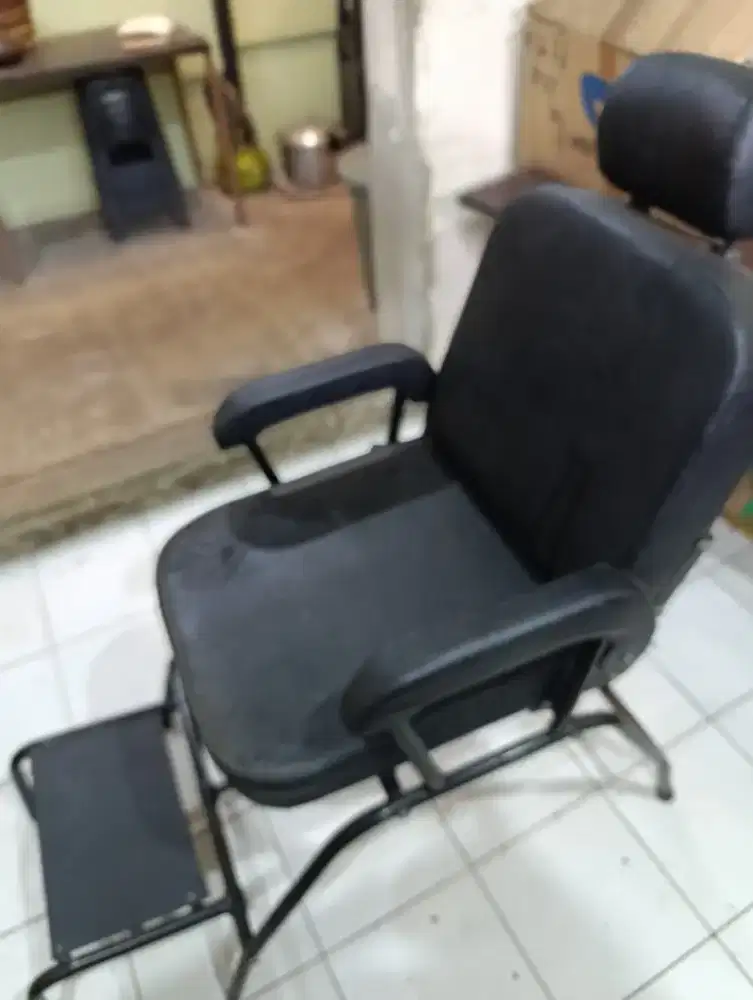 Kursi Pangkas Bekas