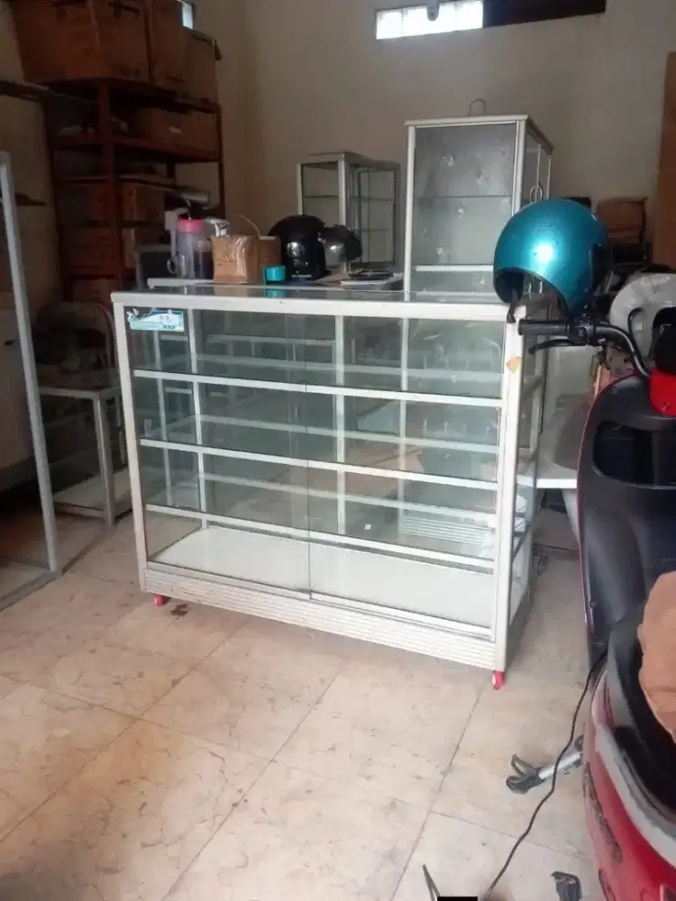Etalase bekas 1 meter