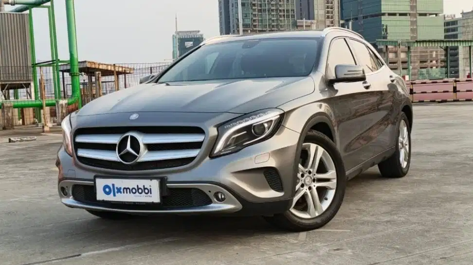 KM Rendah - Mercedes-Benz GLA200 1.6 Bensin-AT 2015