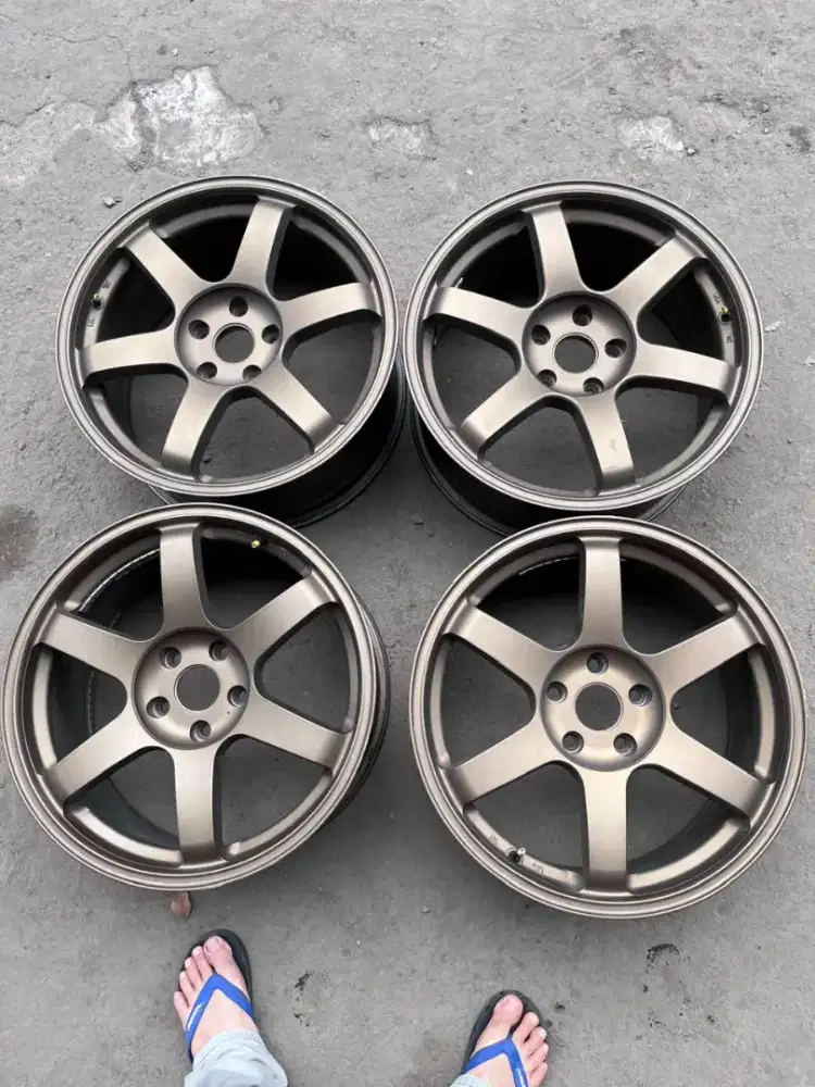 Rays te37 ring 18 lebar 8,5 pcd 5x114,3 ET 37 Innova xpander