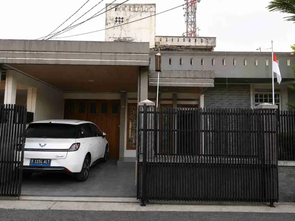 Dijual Cepat Rumah (3 Lantai + 2 Rooftop) di jalan kembar Pusat Kota Bandung