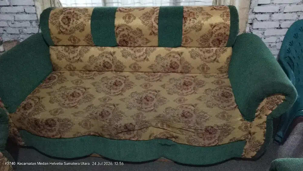 Kursi sofa 321 warna emas hijau
