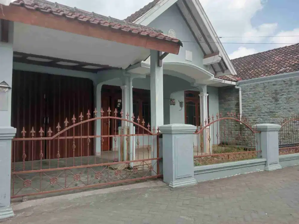 dijual rumah second dekat sindupark, jogja City mall