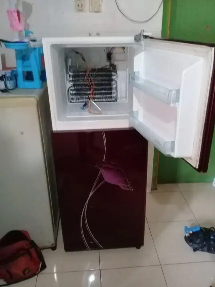 Servis kulkas dan perbaikan,ciler, frezer bok,sowchas