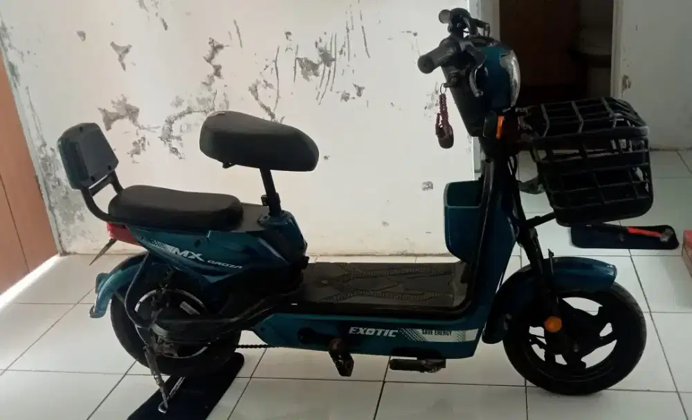 Selis  warna biru masih original