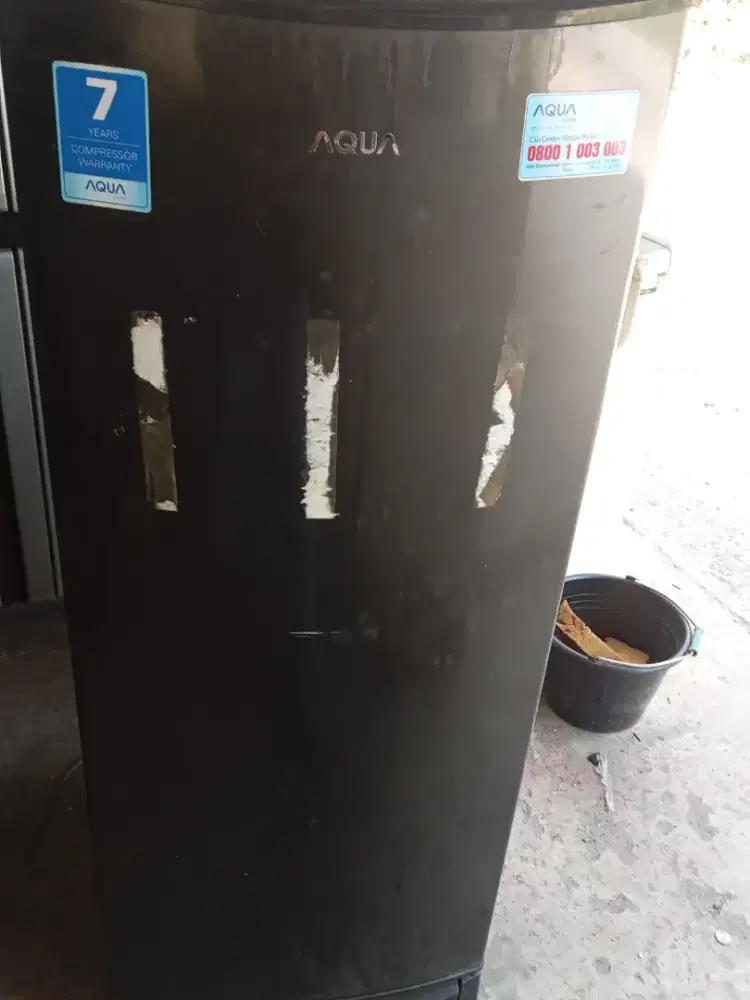 Kulkas 2pintu merek Aqua